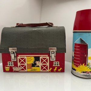 Vintage 1950&#39;s Red Barn with Farm Animals  Lunch Box and Silo Thermos-Good Condition