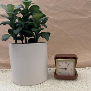 Vintage West Clock Reseklocka Nyckeluppdragen Väckarklocka Lysande Musselskalklocka 1970-talet