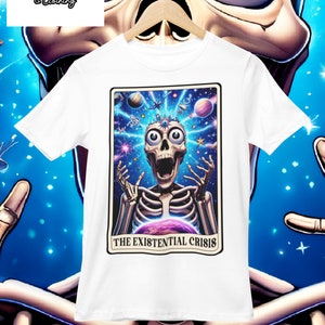 Op maat bedrukt T-shirt | Grappige Tarotkaartstijl Komedie | De existentiële crisis |  Gepersonaliseerde nieuwigheid cadeau