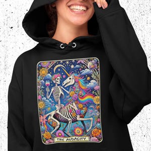 Op maat gemaakte hoodie met print | Grappige komedie in tarotkaartstijl | Het lef | Gepersonaliseerd nieuwigheidscadeau