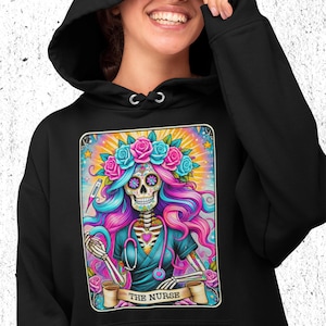 Op maat gemaakte hoodie met print | Grappige komedie in tarotkaartstijl | De verpleegster | Gepersonaliseerd nieuwigheidscadeau