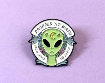 Buitenaardse emaille pin "Born in Space, Dropped on Earth", kosmische pinnen voor kleding, tas, etui, origineel cadeau