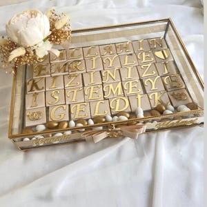 Engagement Chocolate Favors: Glass Box with Mirror Tag