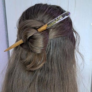 女性用ヘアスティック、ヘザー付きヘアフォーク、ロングヘアへのギフト、カスタムヘアジュエリー、女性へのギフト、お団子ホルダー、女の子用ヘアアクセサリー