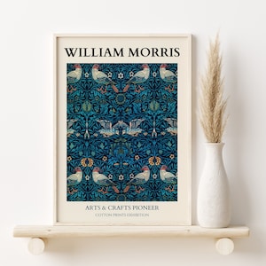 Mostra di stampe in cotone di William Morris, arte murale, stampa di uccelli, arte stampabile, arte murale della galleria, pioniere dell'arte e dell'artigianato, poster blu scuro