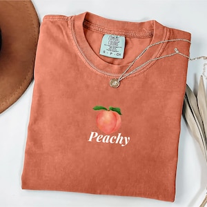 Comfort Colors Peach T-Shirt, Vintage Boho Fruit Graphic Tee, Aesthetic Peach Shirt, Cute Summer Gift for Women, Peachy Cute Tee Shirt