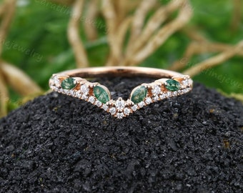 Moss agate Curved wedding band Vintage Rose gold Chevron wedding band Round cut Moissanite Stackable ring V shaped ring Anniversary ring