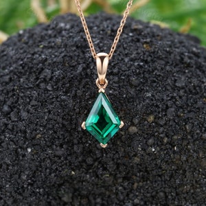 Kite shaped Emerald Pendant Necklace Rose gold Emerald Necklace for Women Minimalist May birthstone Necklace Bridal Jewelry promise gift