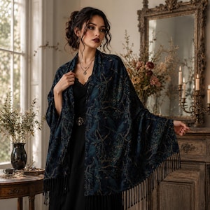 Viktorianisch inspiriert Edgar Allan Poe Dark Academia Crow Quaste Schal William Morris Goth Schal wickeln Witchy Kleidung Gothic Raven Herbstmode