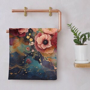 Asciugamano in velluto rosa corallo vittoriano, asciugamano con rose floreali Dark Academia, elegante arredo bagno, stile shabby chic, Dark Academia Cottagecore