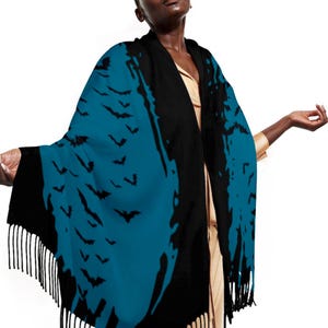 Gothic Teal Fledermaus Schal: Luxuriös weich mit Quasten für Witchy Style, Hexe Weihnachtsgeschenk, Gothic Kleidung, Vogel Liebhaber Herbstmode