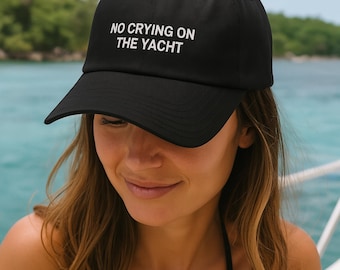 "Lustiger ""No Crying"" (Kein Weinen) bestickter Hut - Schiffsform."