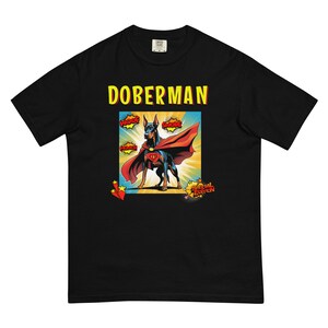 ドーベルマン ピンシャー スーパーヒーロー コミックブック 面白い ユニセックス ガーメントダイ ヘビーウェイト T シャツ