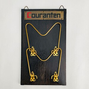 Portaperiódicos vintage “Couranten” – Soporte de pared de madera y latón – Soportes dorados – Años 50/60