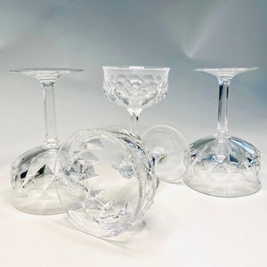 Set of 4 crystal aperitif / shot glasses - cut details