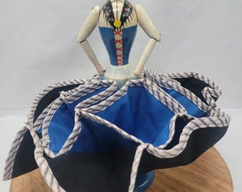 Figurka Rainbow Sue, szwedzki serwetnik w stylu vintage, firmy Rainbow Wood Products, 9 cali