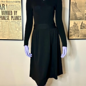 Vintage 60s Black Wool Knit Dress – Palena Long Sleeve Midi – Keyhole Neck Mod Dress – Minimalist Cocktail Party Classic M