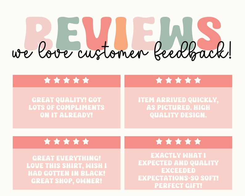 Może przedstawiać: Grafika z napisem &bdquo;REVIEWS&rdquo; w pastelowych kolorach, z frazą &bdquo;we love customer feedback!&rdquo; poniżej. Wyświetlane są cztery recenzje klient&oacute;w, każda z oceną pięciu gwiazdek i pozytywnymi komentarzami na temat jakości produktu i obsługi.