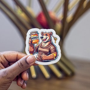 Sticker Winnie l'ourson Jacked - Sticker ourson Swole tenant du miel pour bouteilles, journaux et plus - Parfait pour les fans de fitness et les cadeaux.