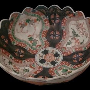 Antique Japanese Imari Porcelain Bowl with Scalloped Rim - Meiji or Taisho period piece