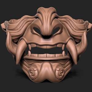 Może przedstawiać: Szczegółowa, brązowa maska ​​Oni wydrukowana w 3D z ostrymi zębami i misternymi detalami. Maska ​​jest tradycyjną japońską maską demona.
