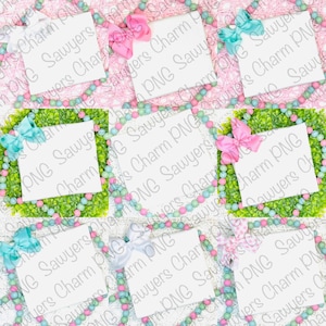 Op de afbeelding: Vier witte vierkante kaarten met een decoratieve rand van pastelkleurige kralen en strikken. De kaarten liggen op een witte achtergrond met een roze en witte gepatenteerde stof.