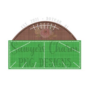 Pode incluir: Um logotipo verde e castanho com o texto "Sawyer's Charm PNG Designs" e o texto "EST. 2021 - DOTHAN, AL" num semicírculo castanho.