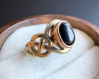 Vintage | 9ct Gold Onyx Ring with Celtic Knot Design | Elegant Black Onyx Cabochon | English Hallmarks | UK K 1/2 - US 5.75 | Resizable