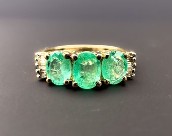 9ct Gold | Vintage | Emerald & Diamond Trilogy Ring | Multi-Stone Ring | Statement Ring | Dress Ring | Cocktail Ring | Hallmarked |