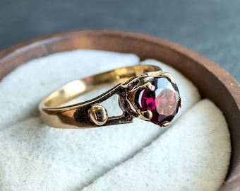 Vintage 9ct Gold Garnet Solitaire Ring - UK L 1/2 US 6