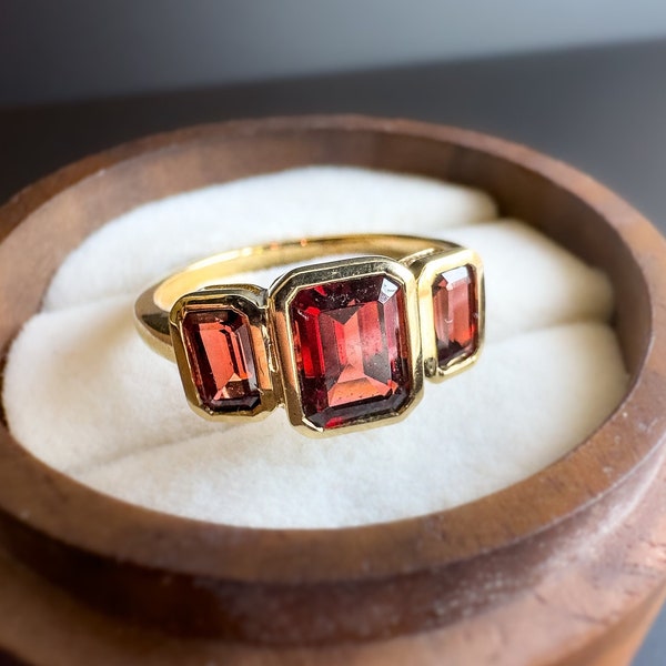 9ct | 9k Gold | Vintage | Art Deco Style | Red Garnet Trilogy Ring | Multi Stone Ring | Statement Ring | Hallmarked |