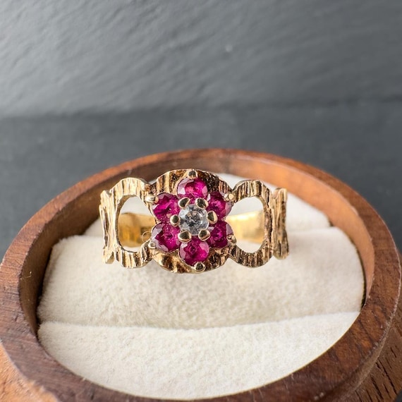 1970s | Vintage 9ct Gold | Ruby & Spinel Cluster … - image 1