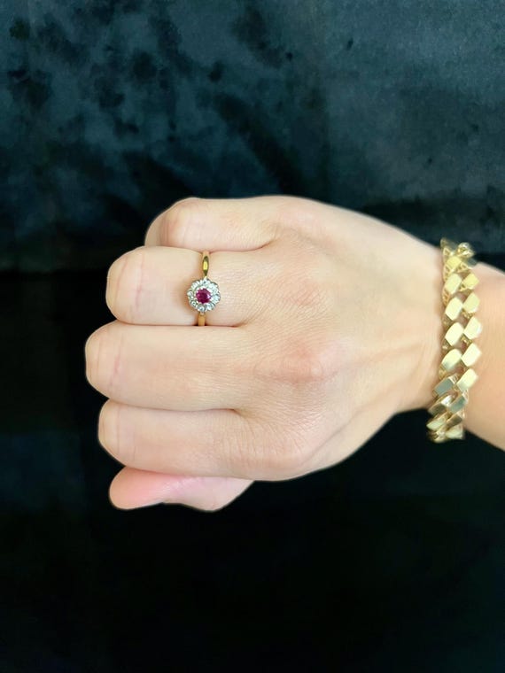 Vintage 1950s 18ct Solid Gold Ruby & Diamond Clus… - image 9