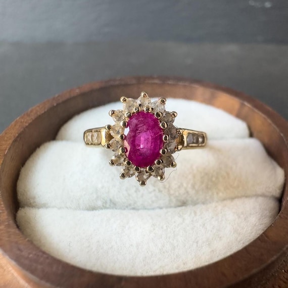 Vintage 9ct Solid Gold Ruby Cluster Ring | Oval P… - image 1