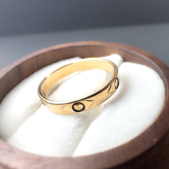 9ct | 9k Yellow Gold | 60s Vintage | Patterened Band Ring 9ct | 9k Yellow Gold | 60s Vintage | Patterened Band Ring