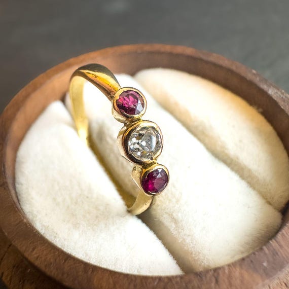 Antique 18ct Gold Ruby and Diamond Three Stone Ri… - image 3