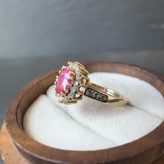 Vintage 9ct Gold Ruby Cluster Ring: Oval Halo Set… - image 3