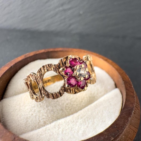 1970s | Vintage 9ct Gold | Ruby & Spinel Cluster … - image 2