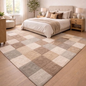 Ręcznie robiony neutralny wełniany dywan patchworkowy, nowoczesny dywan w kratkę w kolorze beżowo-brązowym do salonu i sypialni