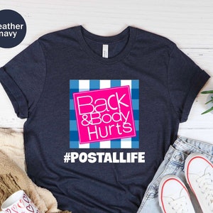 Postal Life Back And Body Hurts Camiseta unisex, Camisa de trabajador postal, Regalo para carteros, Ropa postal, Oficina de correos, Camiseta de vida postal