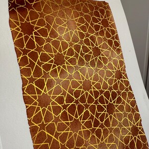 Acquerello originale raffigurante la geometria islamica ispirata all'Alhambra.  Arte fatta a mano