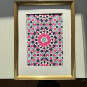Acquerello originale raffigurante la geometria islamica ispirata all'Alhambra.  Arte fatta a mano