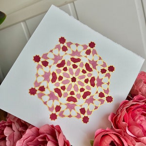 Acquerello originale raffigurante la geometria islamica ispirata all'Alhambra.  Arte fatta a mano