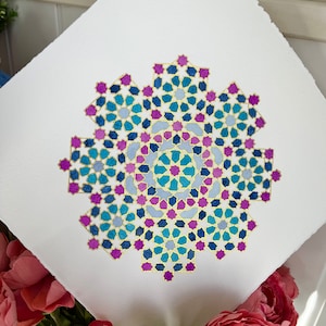 Acquerello originale raffigurante la geometria islamica ispirata all'Alhambra.  Arte fatta a mano