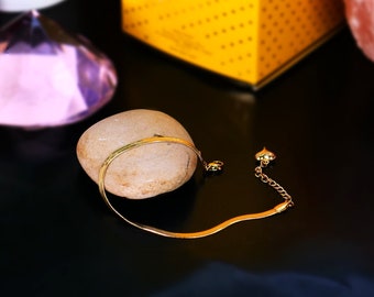 Armband dames .18k vergulde armband voor dames. Verstelbare armband. Gouden armband. Fijne armband. elegant. minimalistisch. sierlijk.