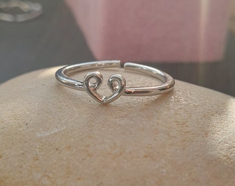 vrouwen ringen. ring voor vrouwen. zilveren ring voor vrouwen. zilveren ring. hart . verstelbare ring. ringen .zilver . manchet