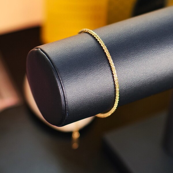 bracelet for women . 18k gold Plated bracelet for women , waterproof . Tarnish resistant . adjustable .gold . women