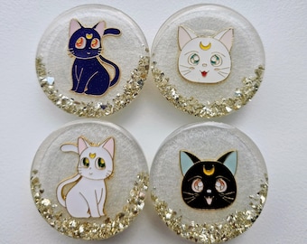 Handmade phone grip with cat / kitten charm.Comes with a transparent  Grip.