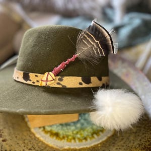 Hat Feather / Arrow