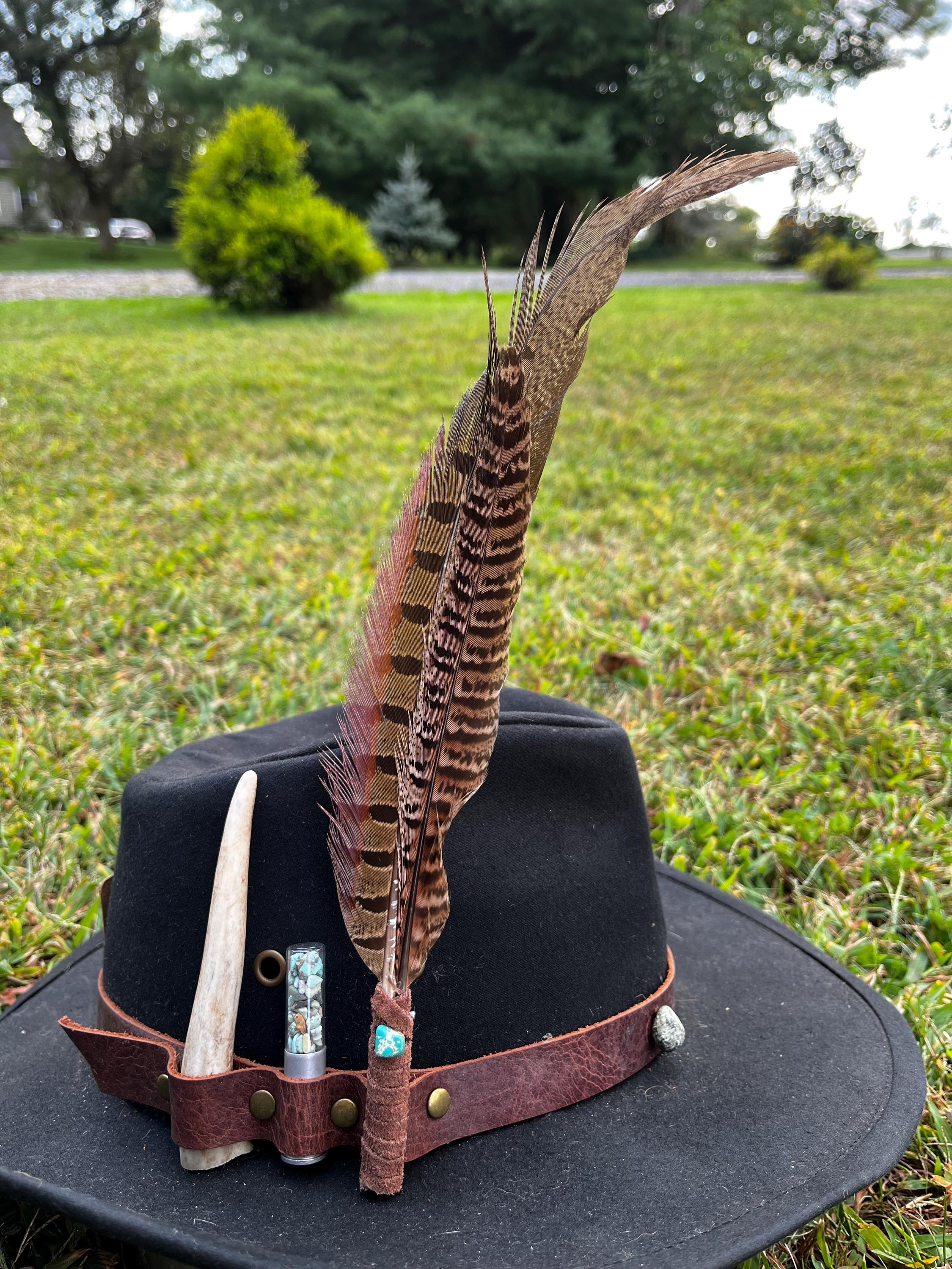 Chapeau de cowboy en paille | Bandeau en plumes, bord large, réglable